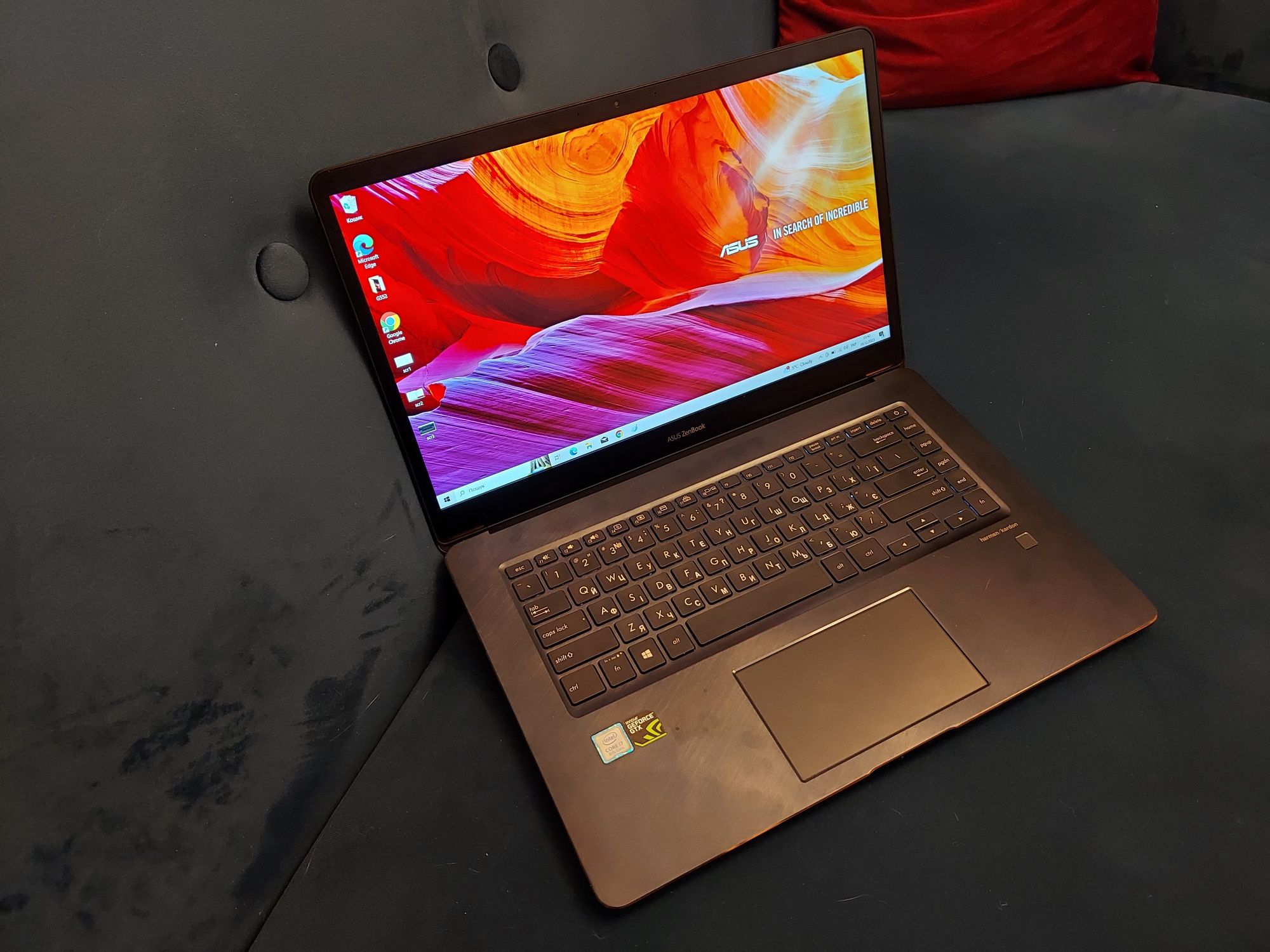 Топовий ASUS Zenbook Pro 15 UX580, i7-8750HQ, 1050Ti, IPS, 16/512