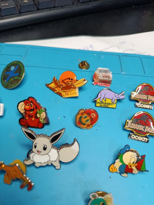 Coleção de pinos antigos