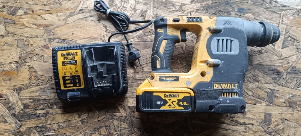 Młotowiertarka dewalt dch 273 p1