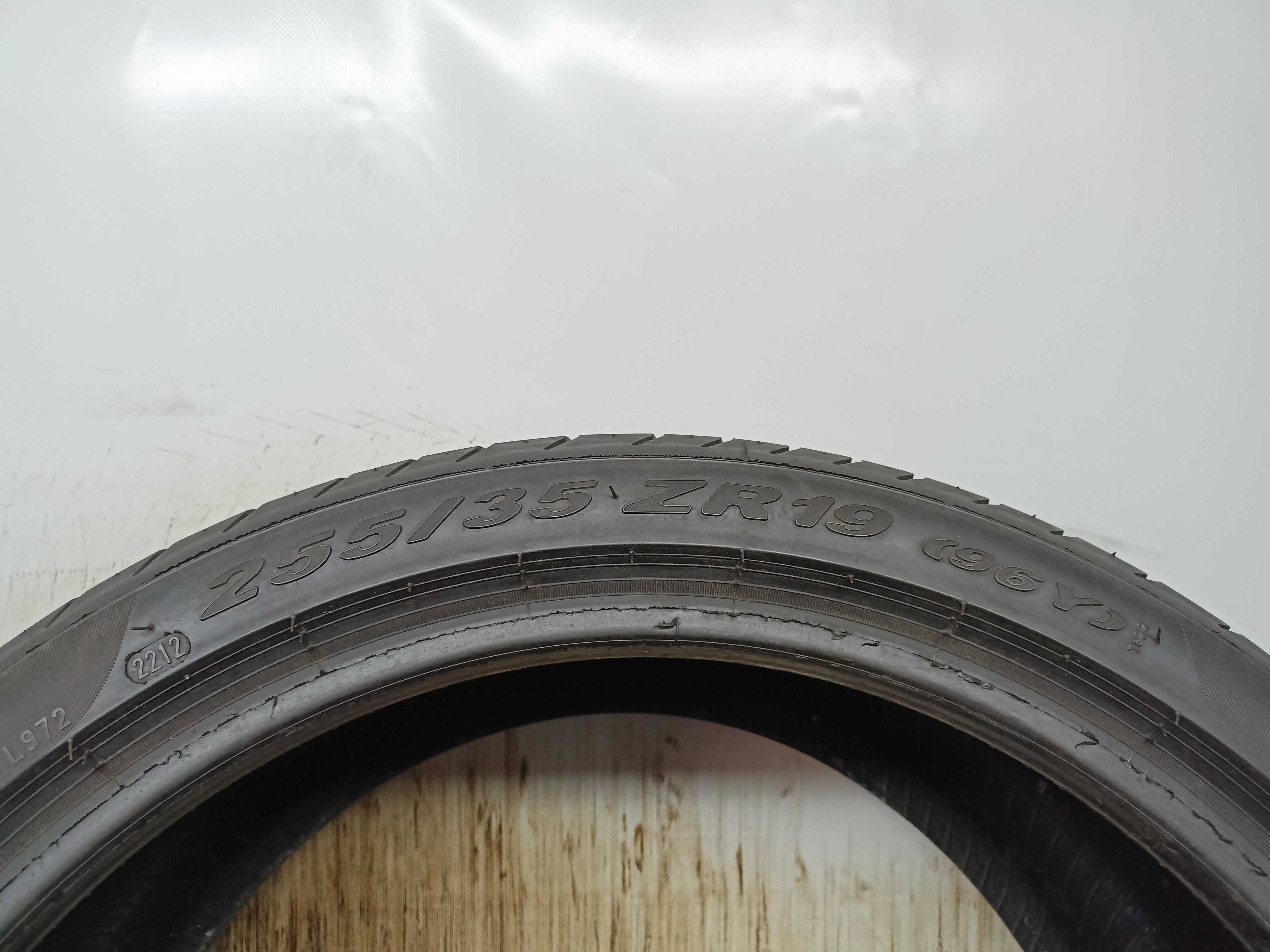 Pirelli P zero 255/35/19 2012rok 96Y 2*7,6mm (1167)