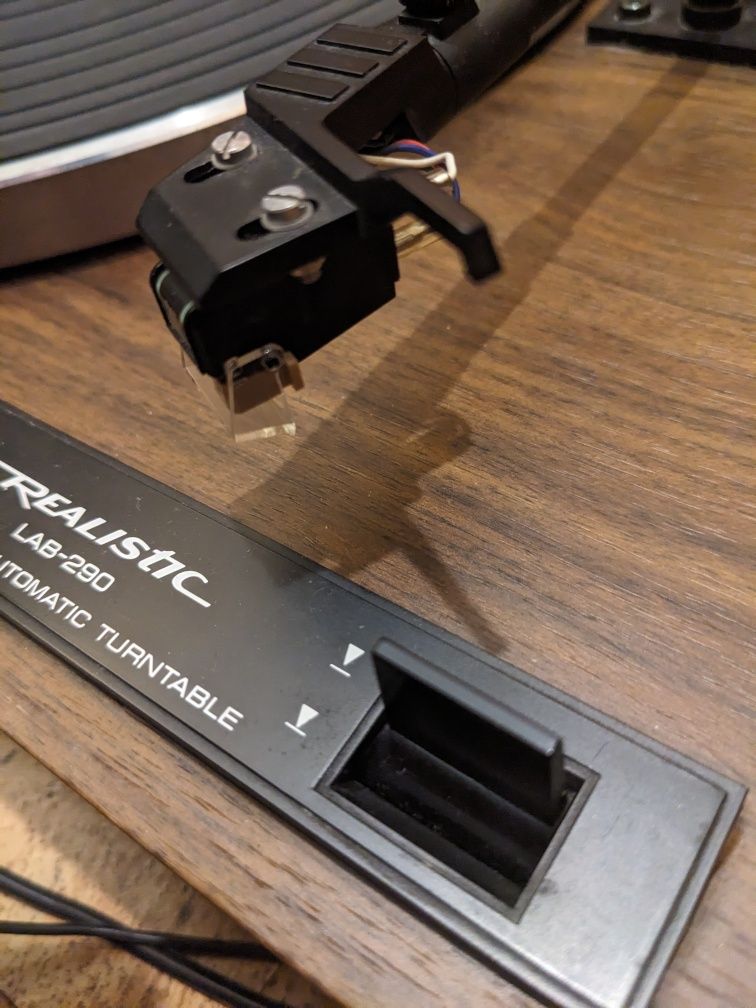 Gramofon REALISTIC LAB-290, belt drive, drewno