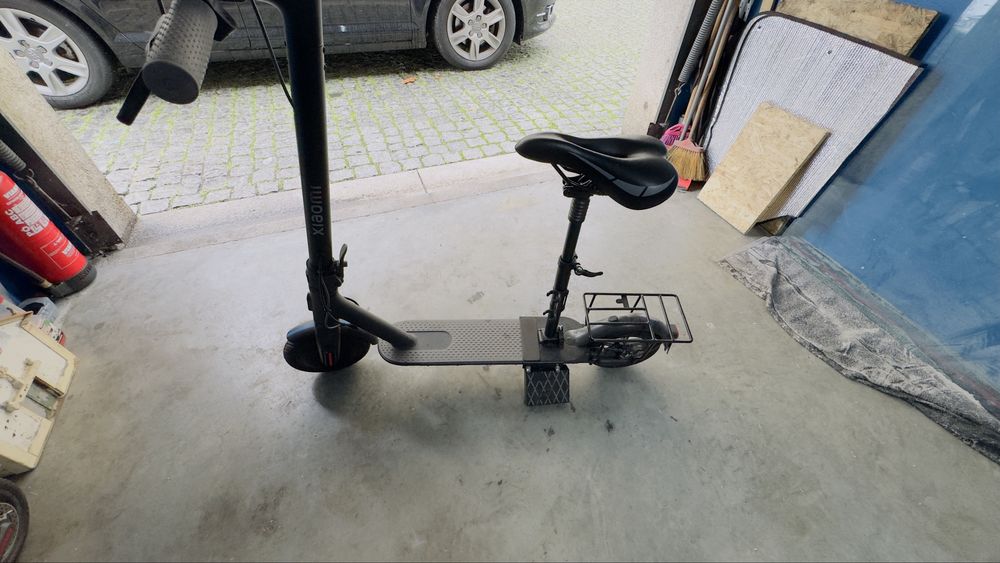 Trotinete   Como  nova   varios  estras.