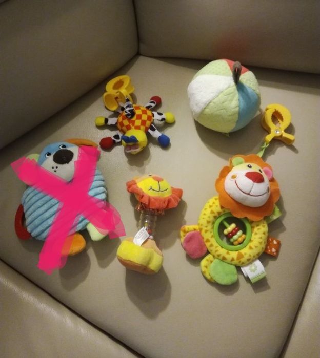 Zestaw 4ch zabawek grzechotka, zawieszka