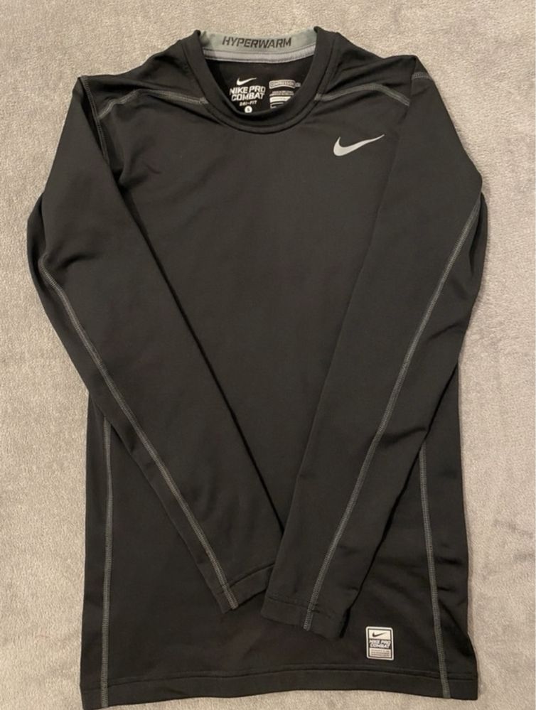 czarna bluzka termiczna Nike
