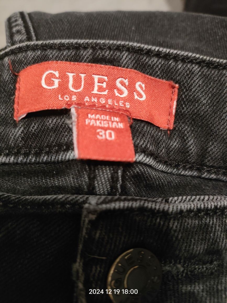 Spodnie czarne przecierane Guess rozm.30