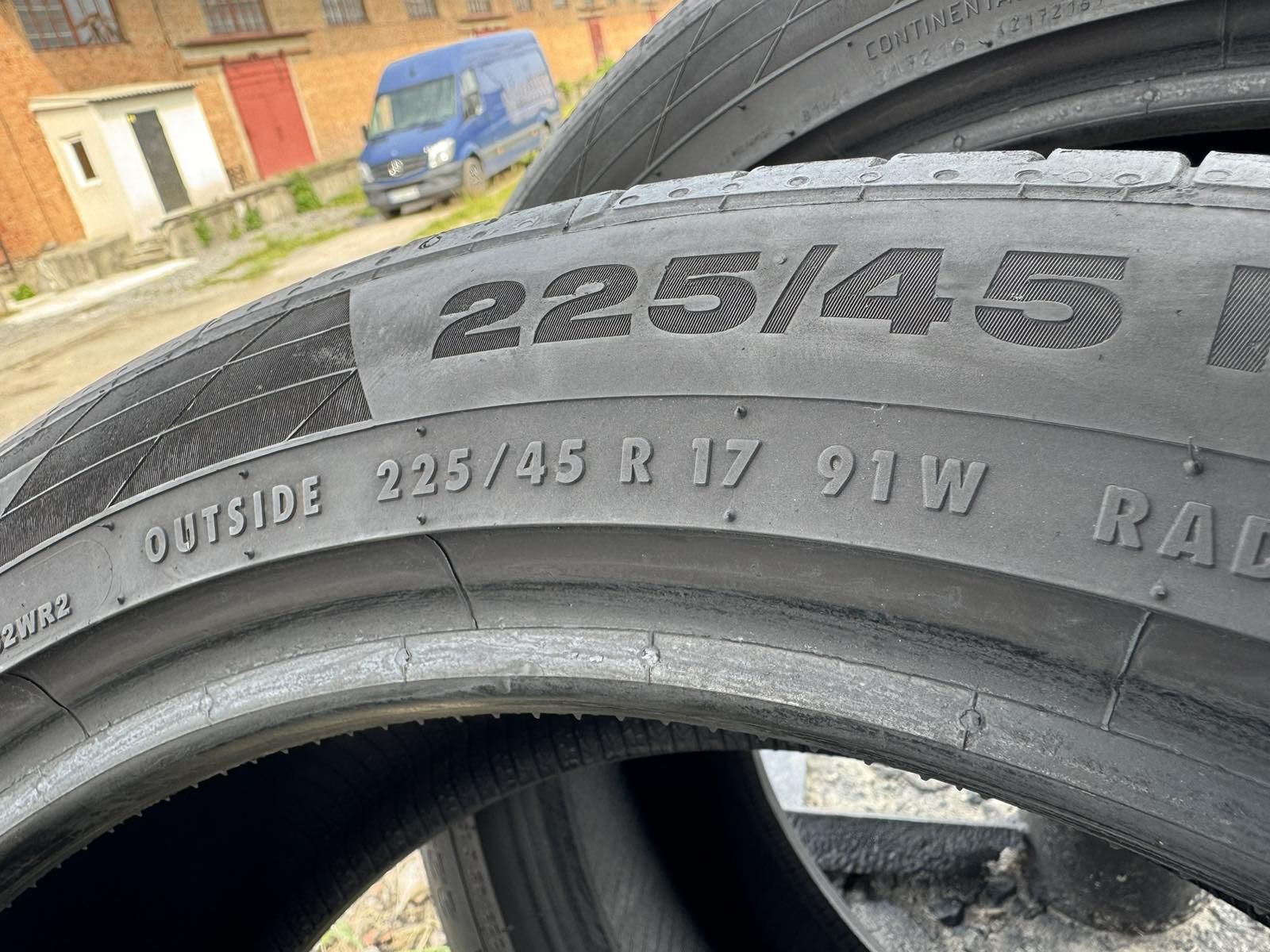 Літні шини Continental 225/45 R17