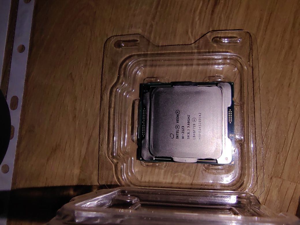 Intel Xeon W-2123