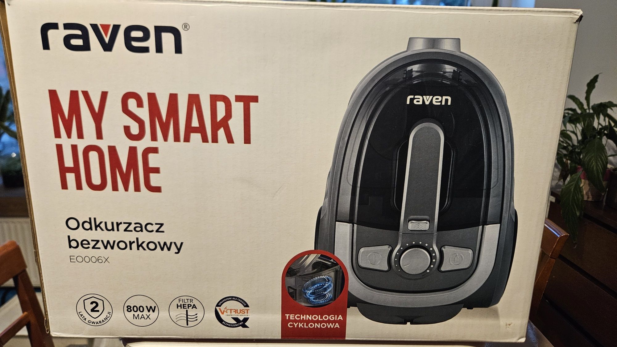 Odkurzacz bezworkowy 800 W