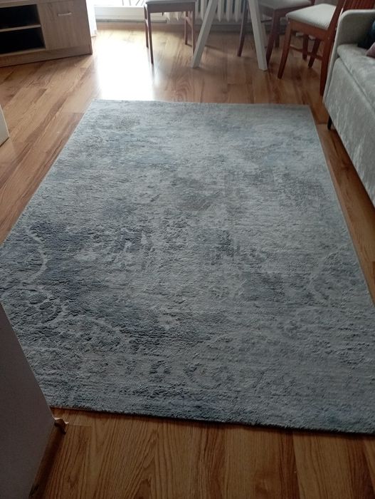 Dywan 160 x 230 w bardzo dobrym stanie. Piaski
