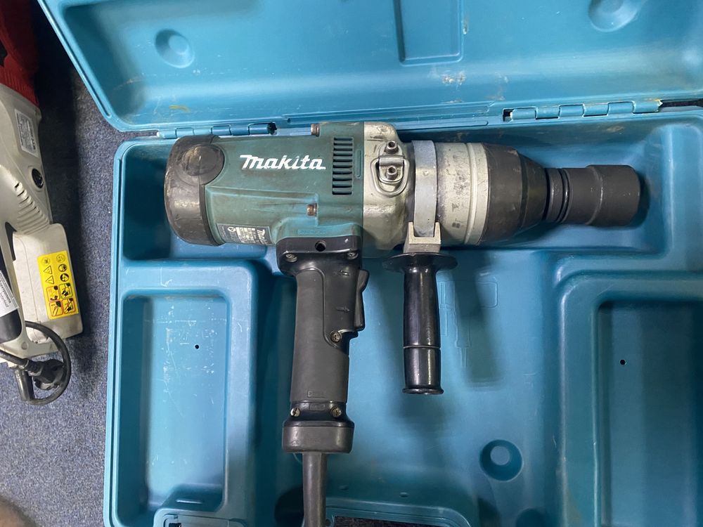 Ударный гайковерт Makita TW1000