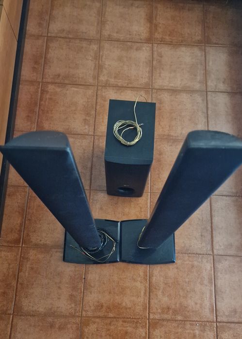 2 Colunas LG (altas) e subwoofer
