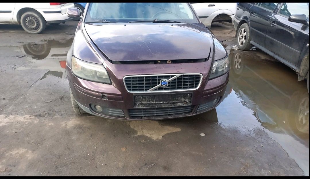 Volvo S40 V50 передній бамбер 04-08r