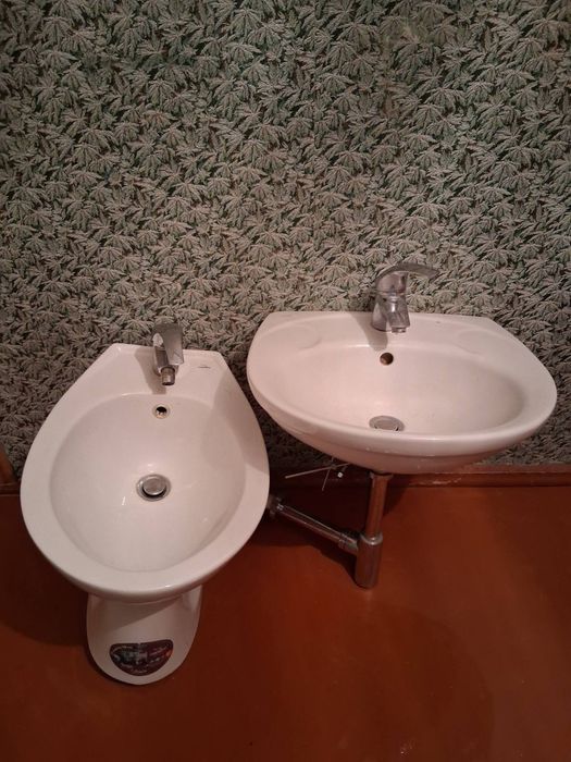 Продам умивальник та біде