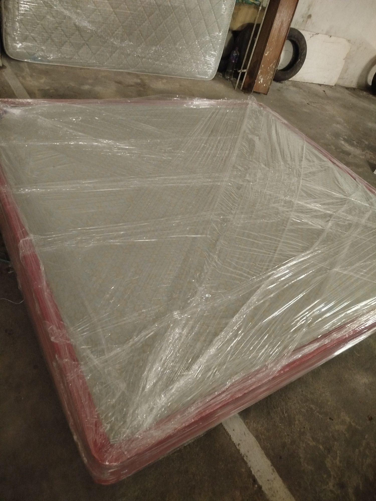 Estrutura de cama de casal + colchão