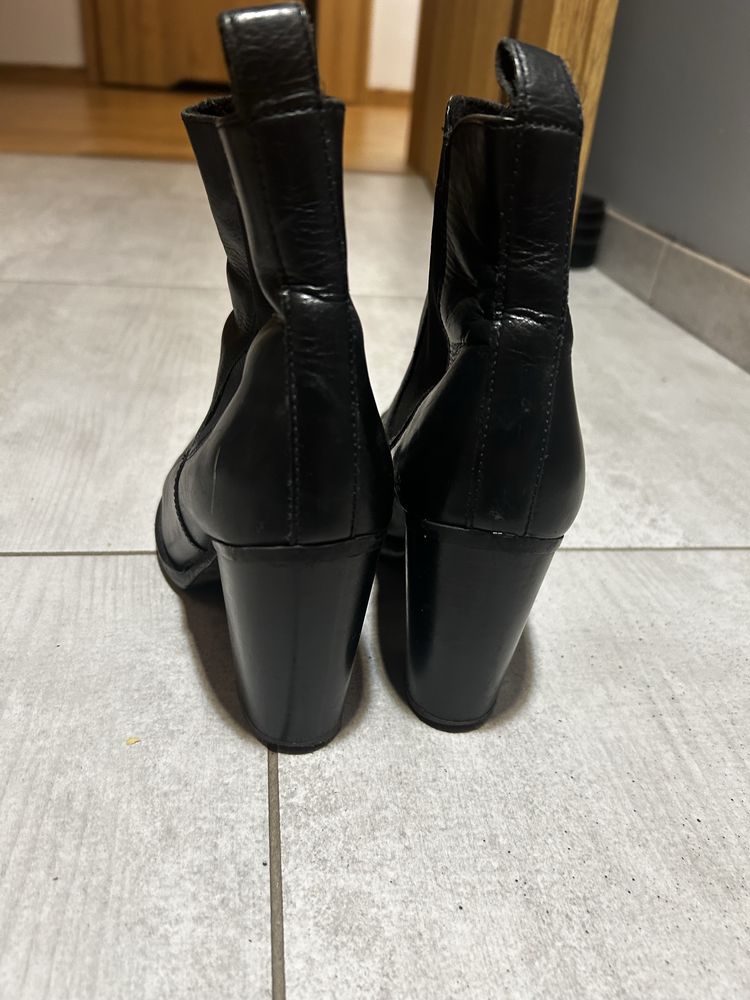 Buty botki Lasocki rozmiar 35 skórzane