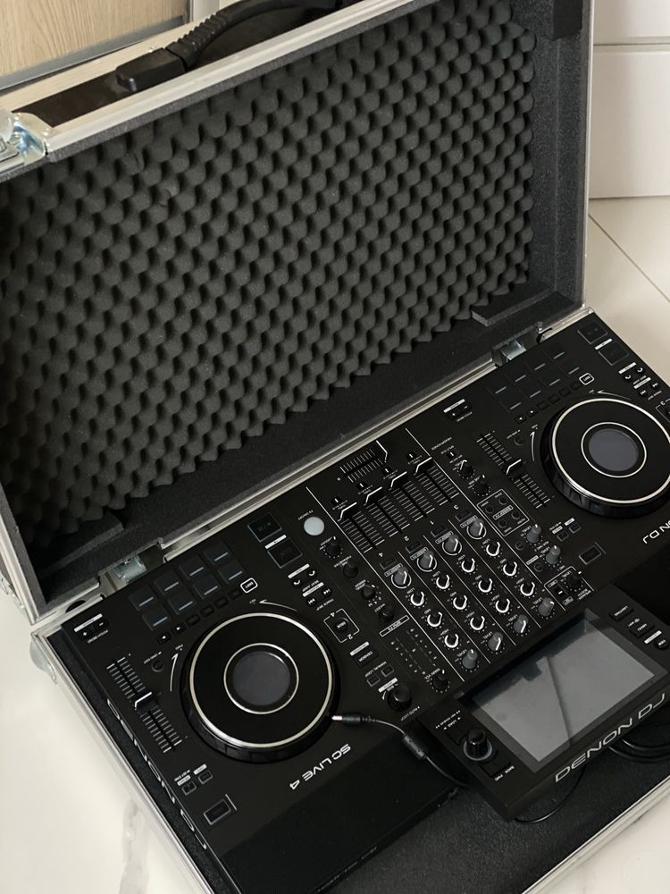 Kontroler Denon SC LIVE 4 + flightcase – Stems z pendrive / standalone