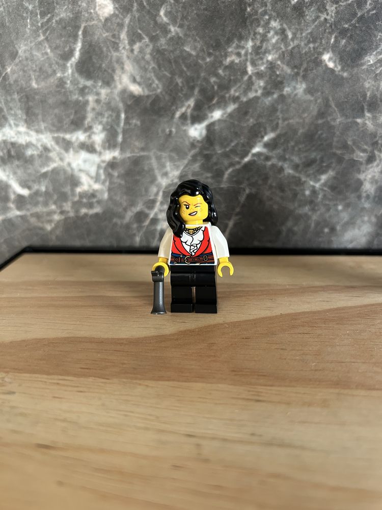 figurki lego - żolnierz imperialny i piratka z serii Pirates NOWE