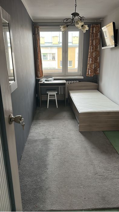 Pokoj w mieszkaniu i parking na strefie gratis