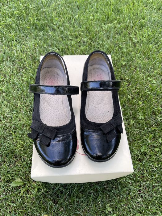 Туфлі для дівчинки в школу