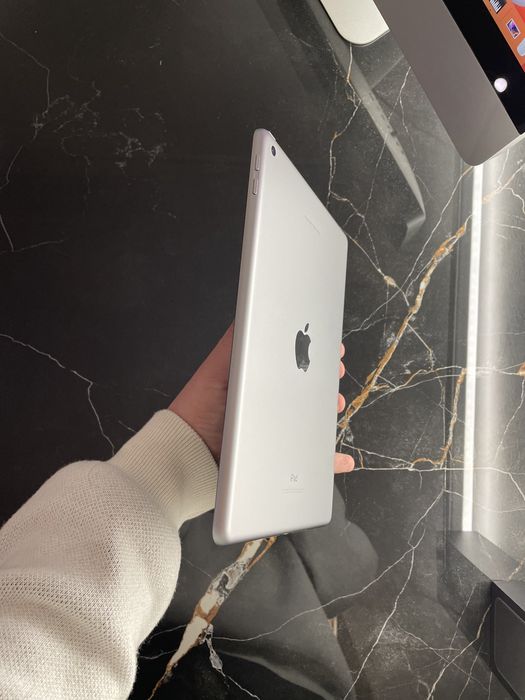 Ідеал Ipad 5 128 GB Silver Gray