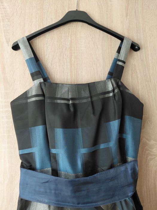 Czarna wieczorowa sukienka z brokatem Reserved s