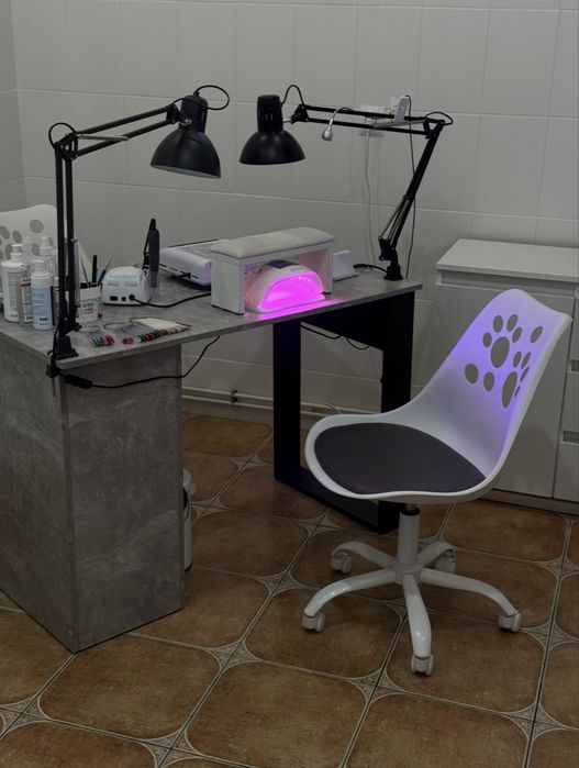 Manicure hybrydowy z sercem.Rzeszów – Centrum