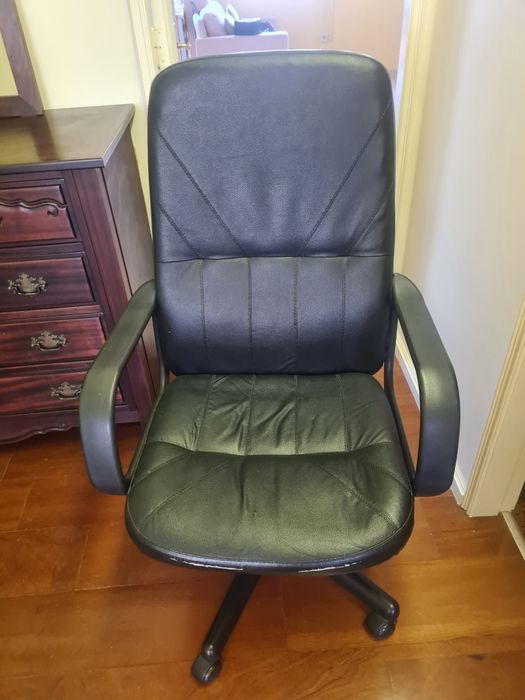 Cadeira secretária preta