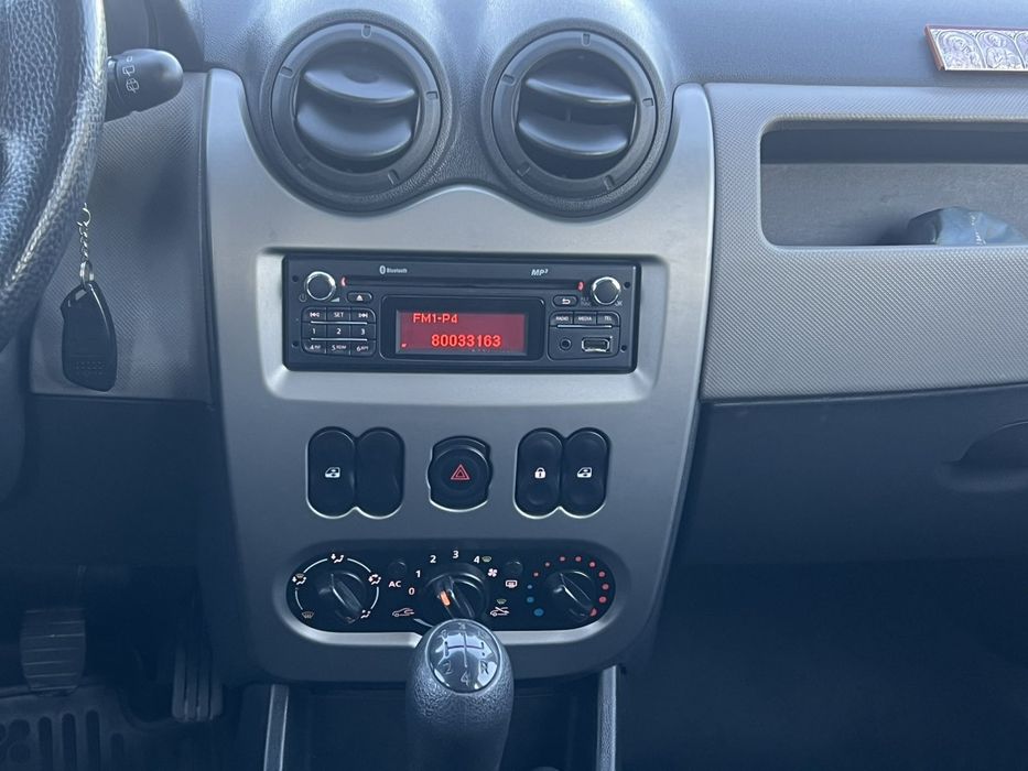 Продам офіційний Рено Сандеро,2012 рік