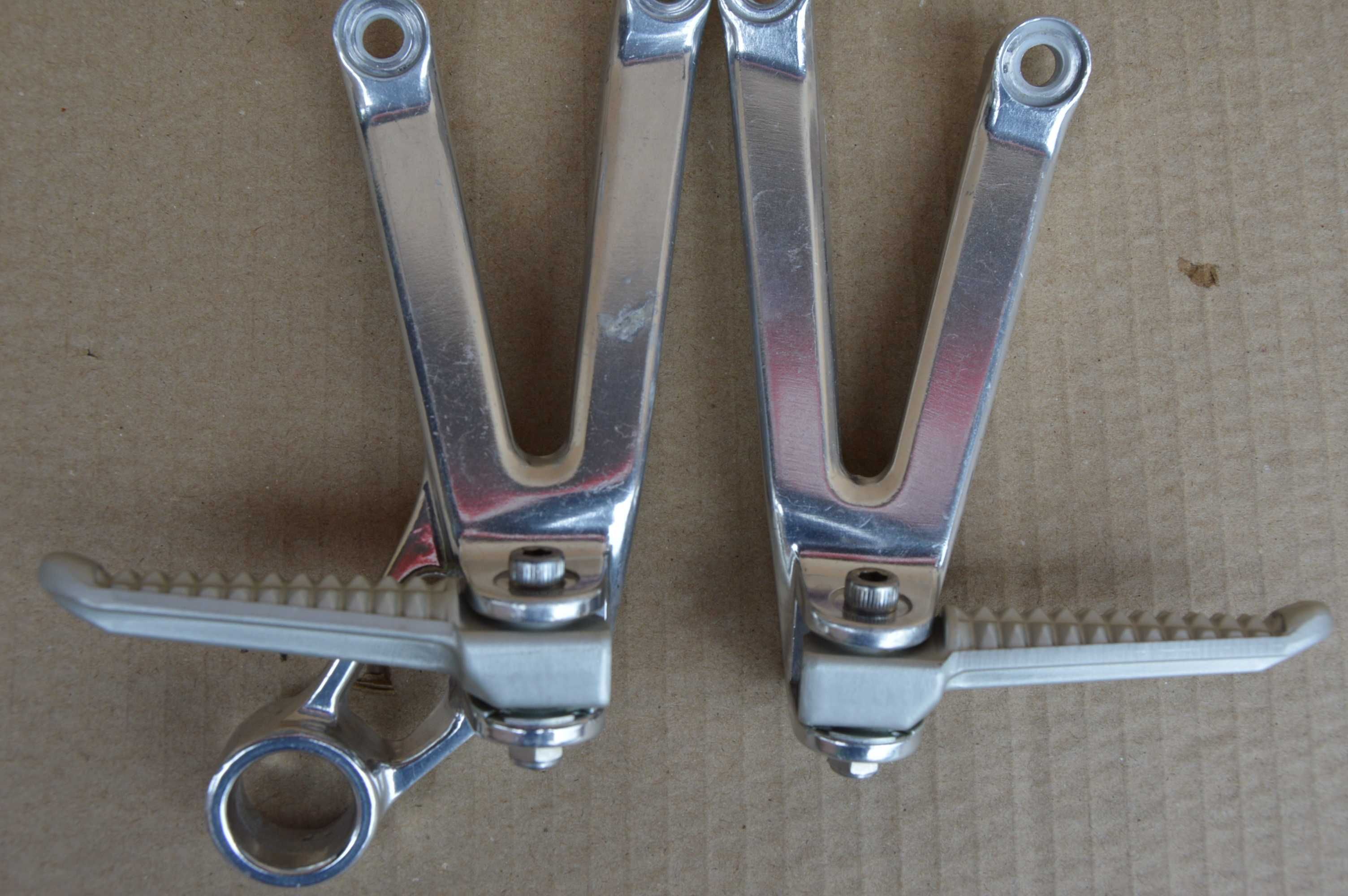 Yamaha R1 '00-'03r rn04/rn09 SET podnozek pasazera lewy/prawy