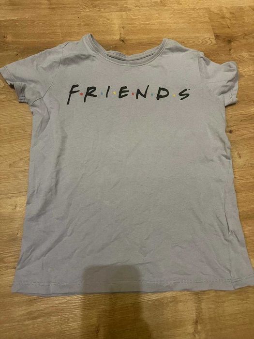 Koszulka nadrukiem FRIEND w rozmiarze 140