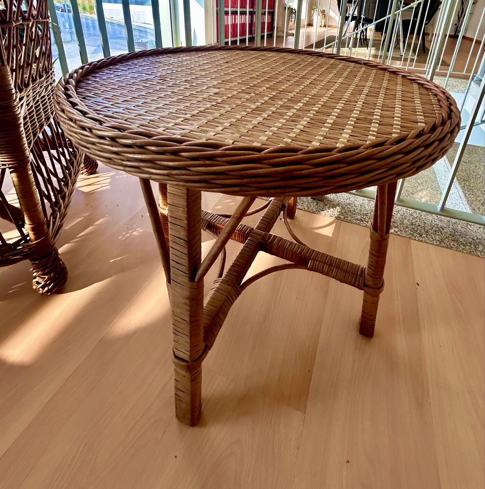 Conjunto de cadeira e mesa em Vime