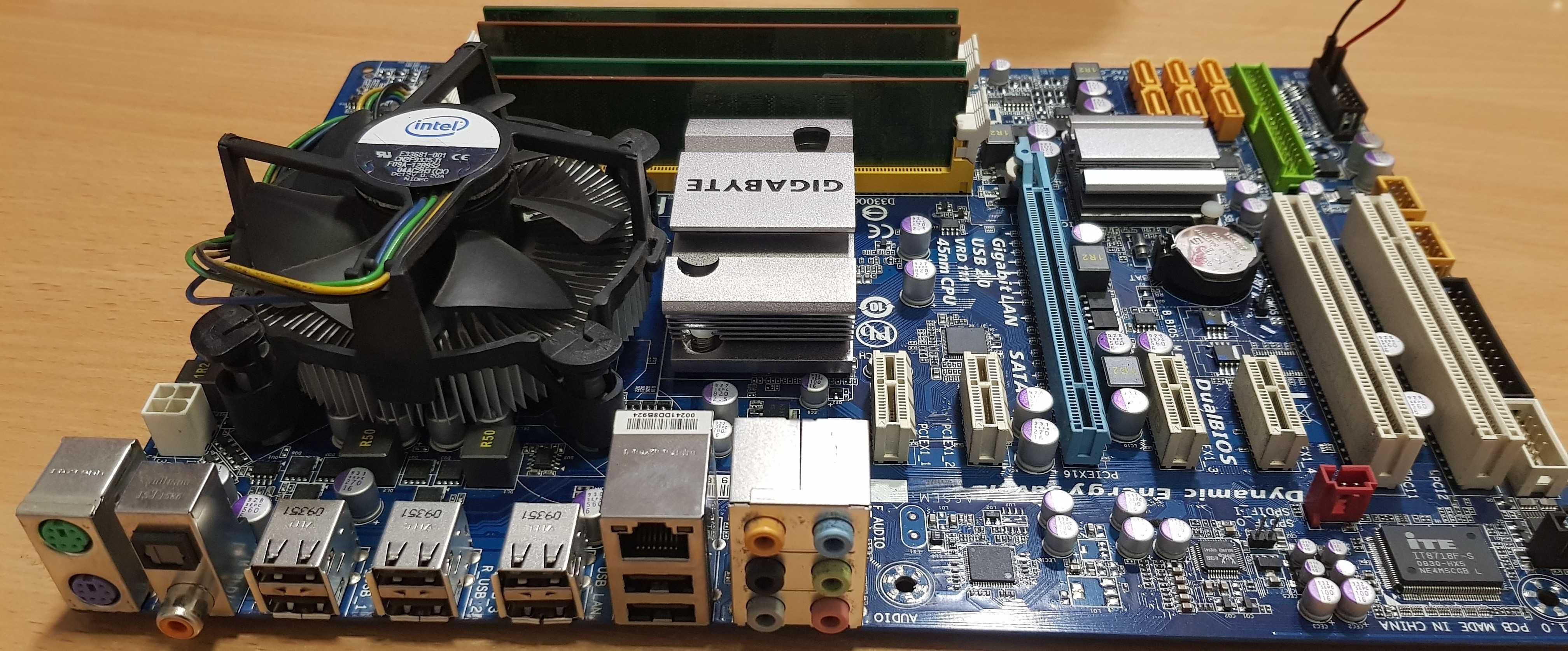 Материнська плата(комплект) GA-EP45-UD3LR/Core2Quad Q8200/DDR2 4Gb