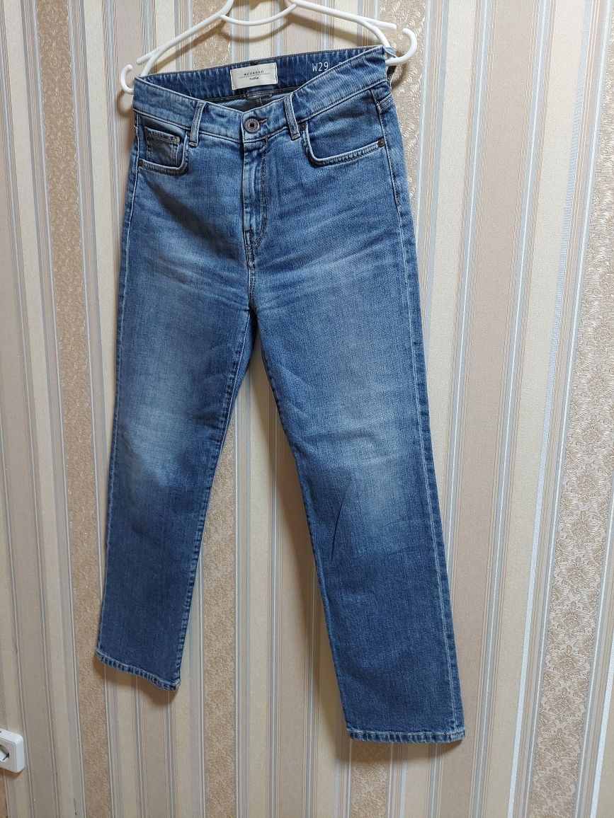Джинси жіночі Max Mara.