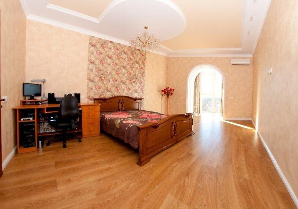 3-к, вул. Європейська 40в, Центр