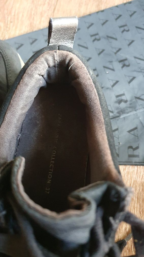 Кроссовки бренда Zara