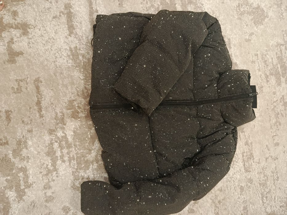 Куртка в камінцях нова гарна