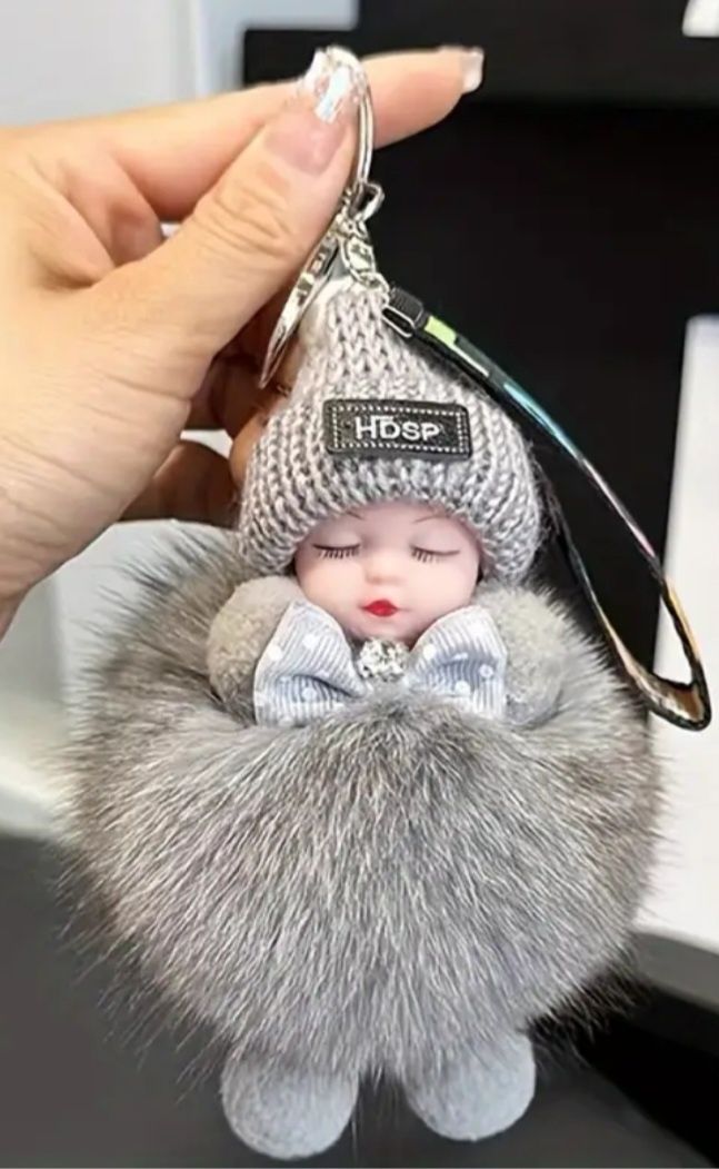 Breloczek do kluczy niemowlak zawieszka pompon