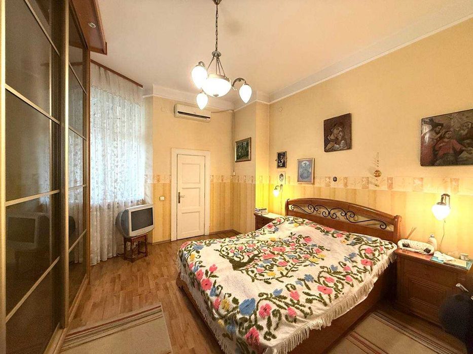 Продаж 4 кім. квартири вул. Стецька Центр Львова