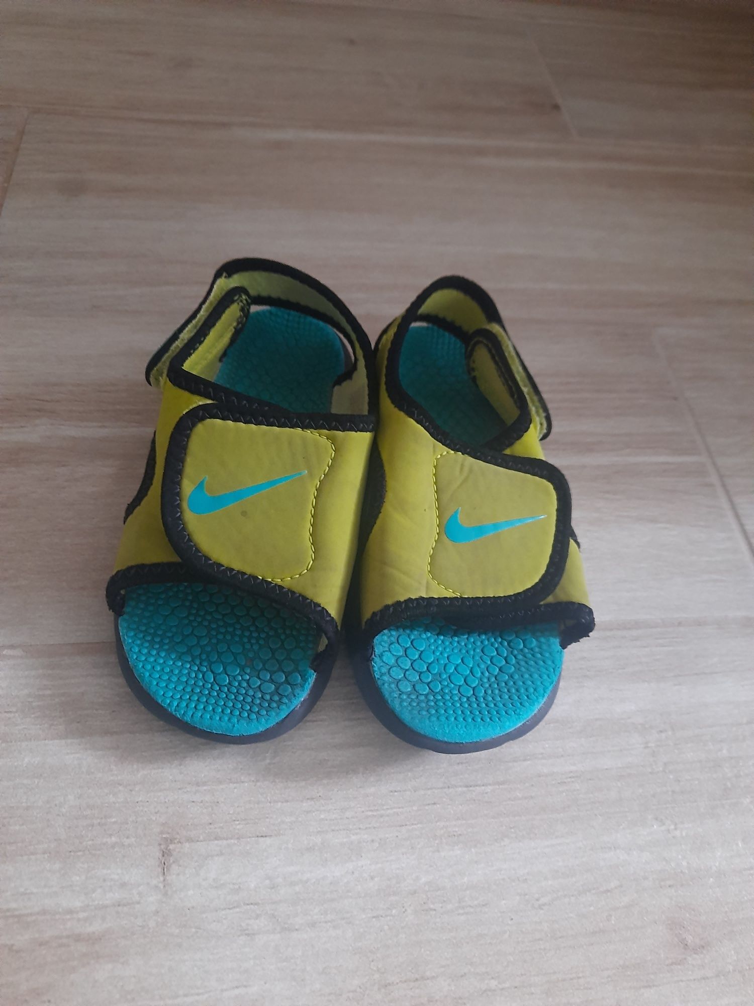 Sandałki Nike r.24