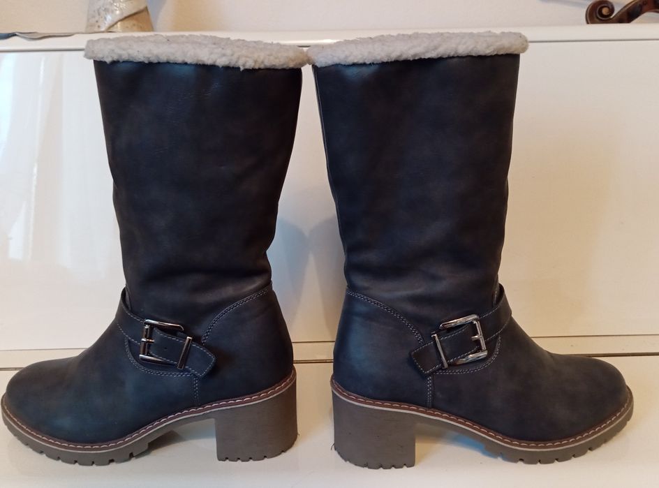 Zgrabne, szare  botki - dwa w jednym.