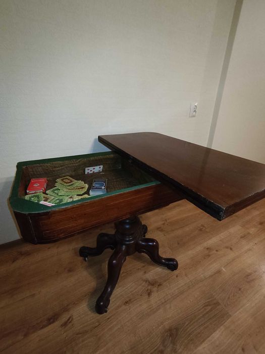 Stary stolik karciany z rozkładanym blatem