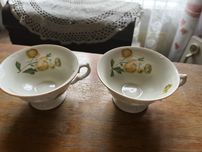 Dwie filizanki z polskiej porcelany
