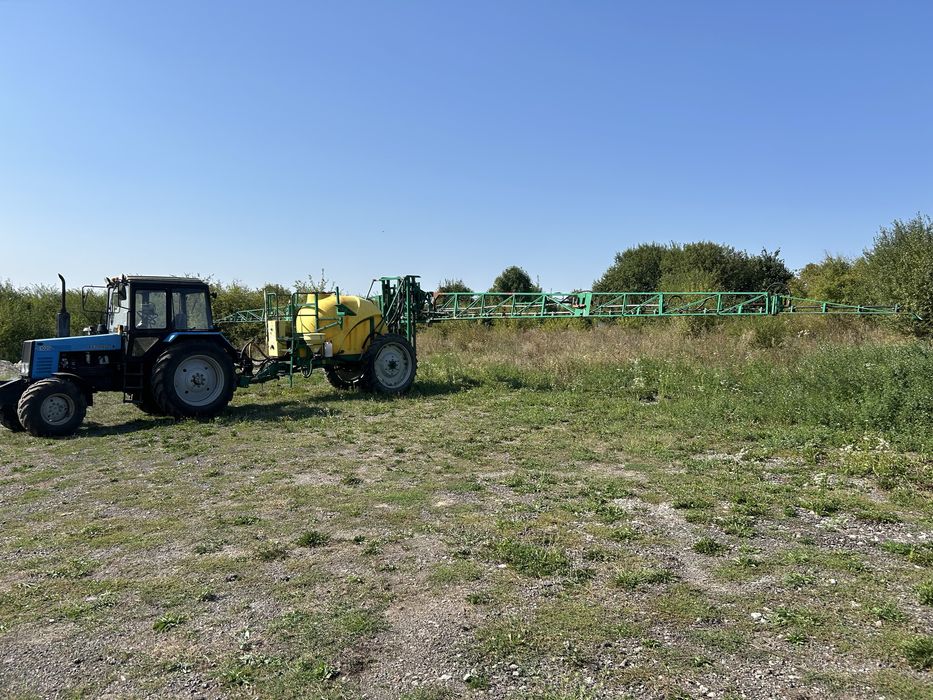 Продам причіпний оприскувач 3000л 24м