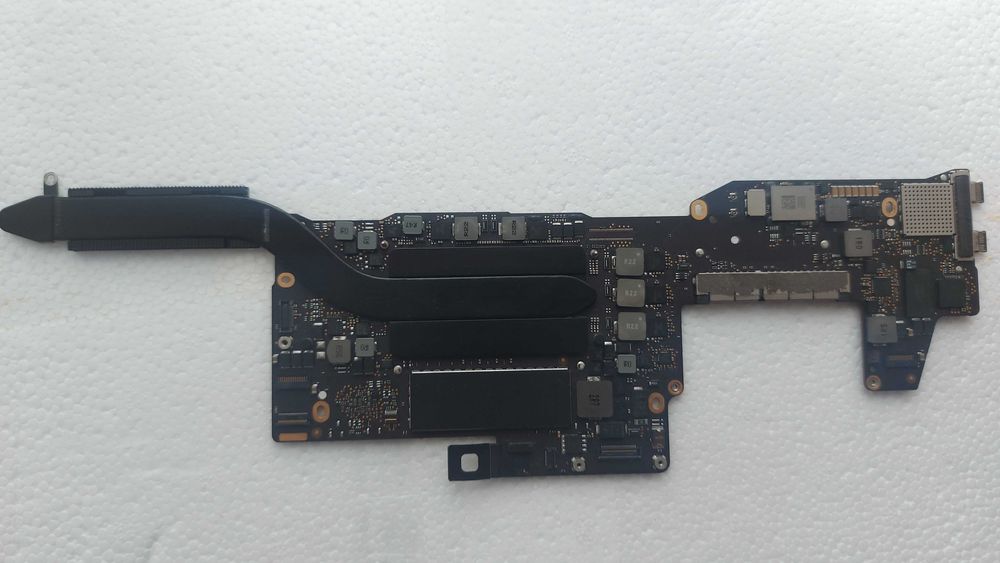Материнська плата для MacBook Pro A1708 i5 2.3GHz 8GB на запчастини.