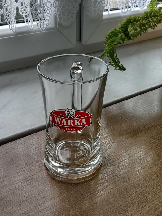 Śliczne kufle do piwa w stanie idealnym