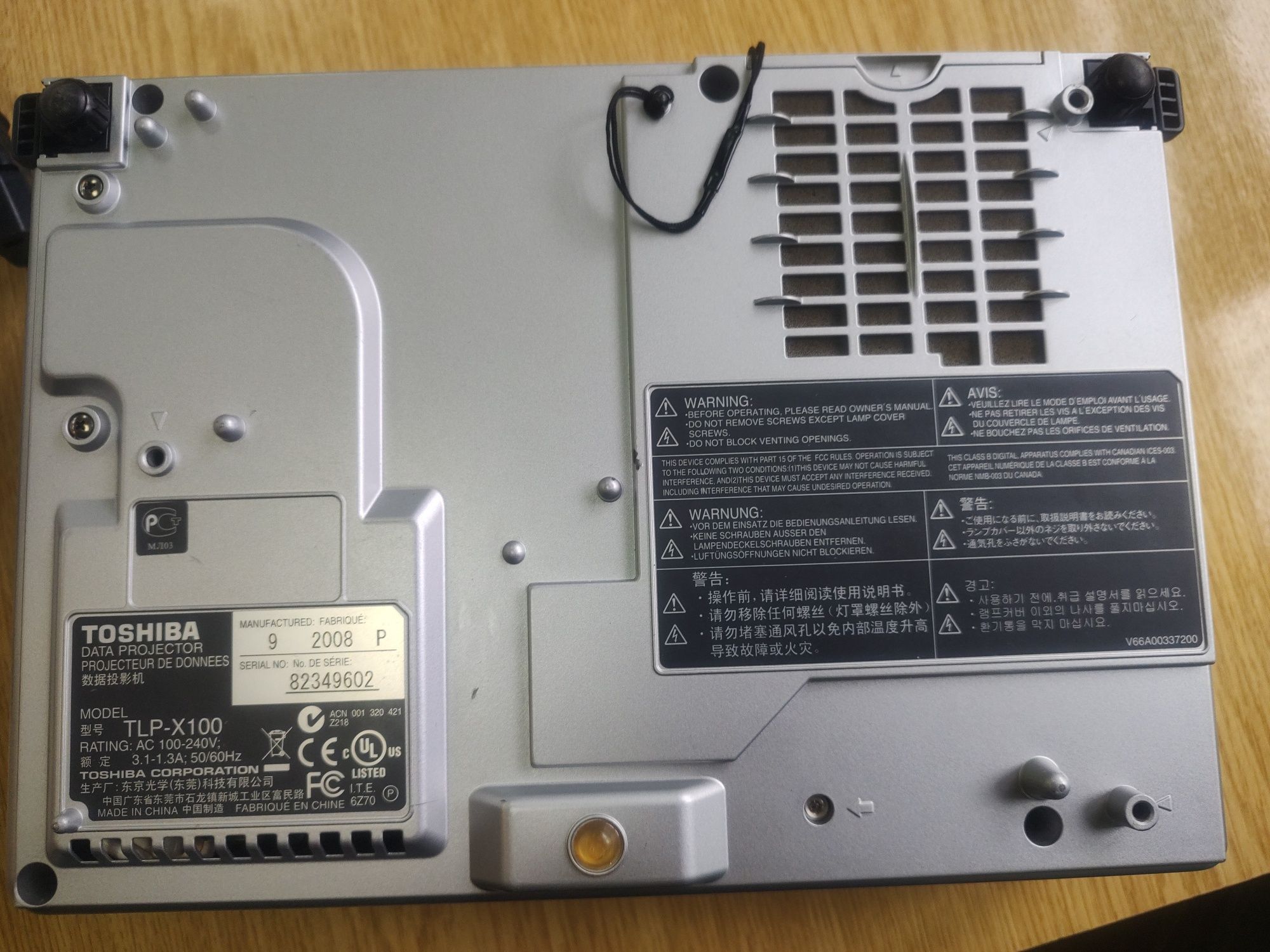 TOSHIBA TLP-X100.  проэктор