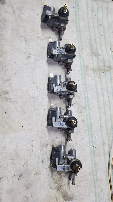 Краники з вмикачем п'єзо запалу з термопарами до газової поверхні