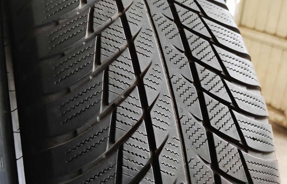 1x 225/60R18 Bridgestone Blizzak LM001 104H 5,1mm RunFlat