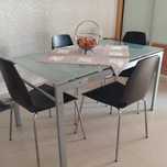 Mesa de vidro com 4 cadeiras
