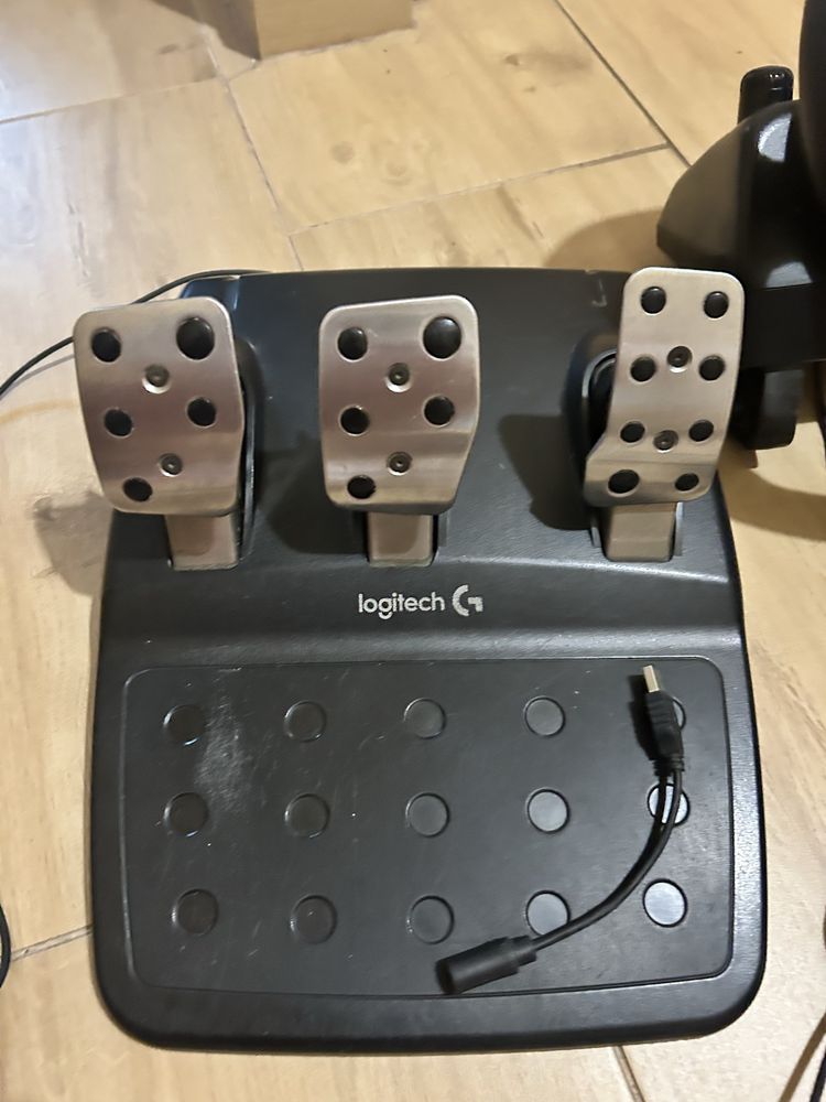 Logitech G920 + skrzynia biegów – Xbox / PC